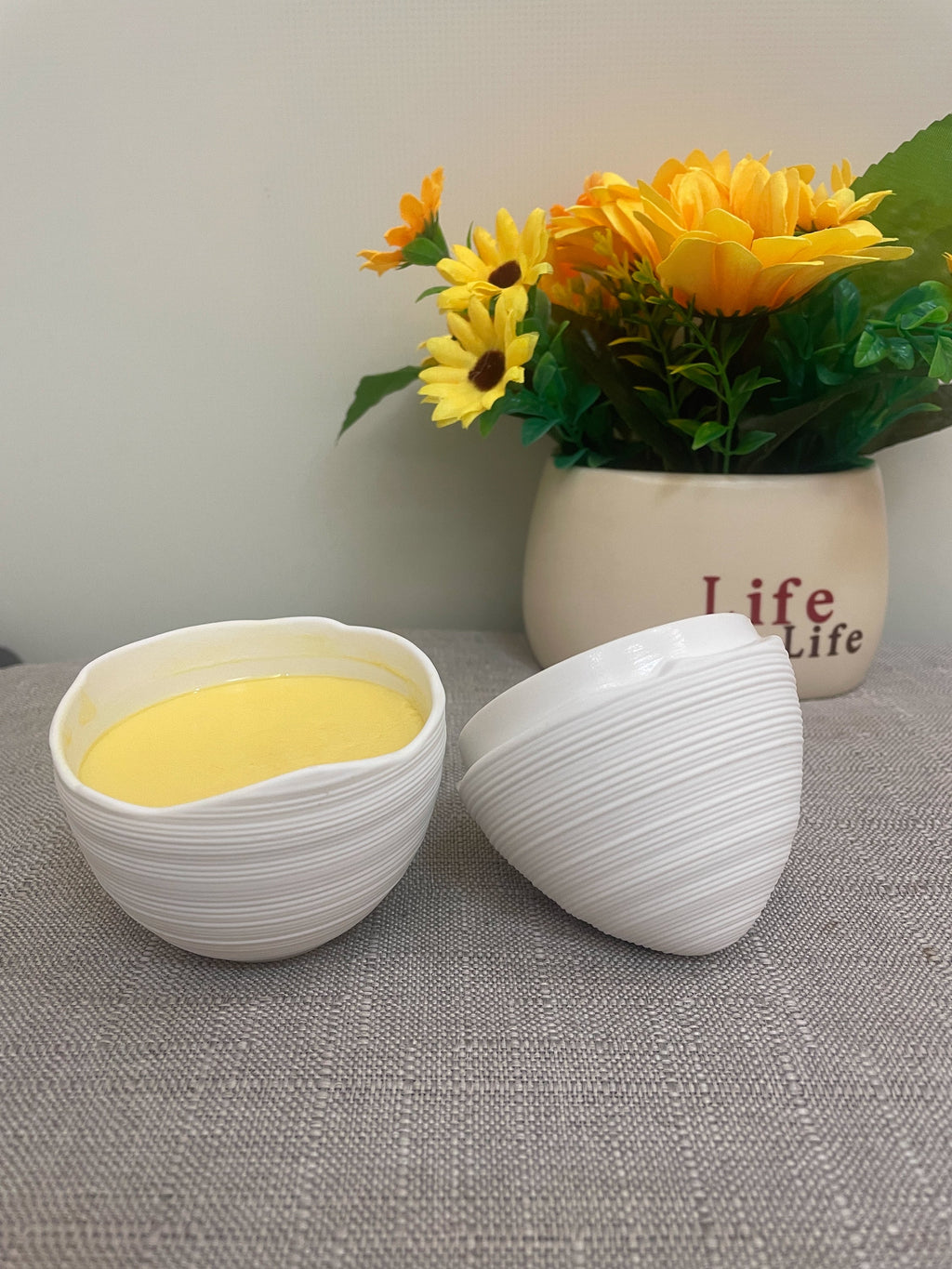 Elegant Egg-Shaped Ceramic Stew Bowl – Line Pattern Design for Steamed