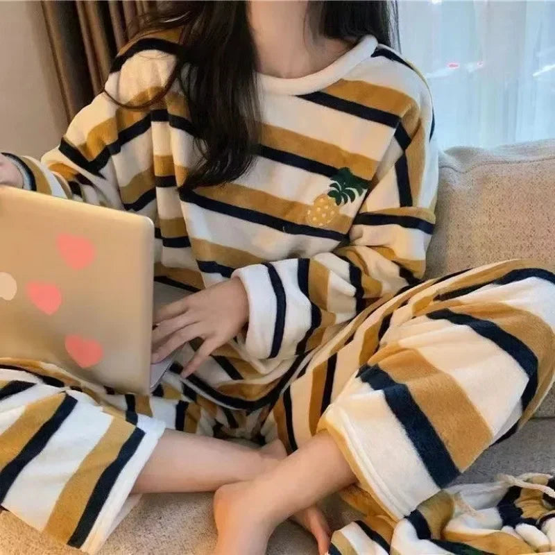 Thickened Warm Pyjamas Set for Women‘s Coral Velvet Sleepwear Student
