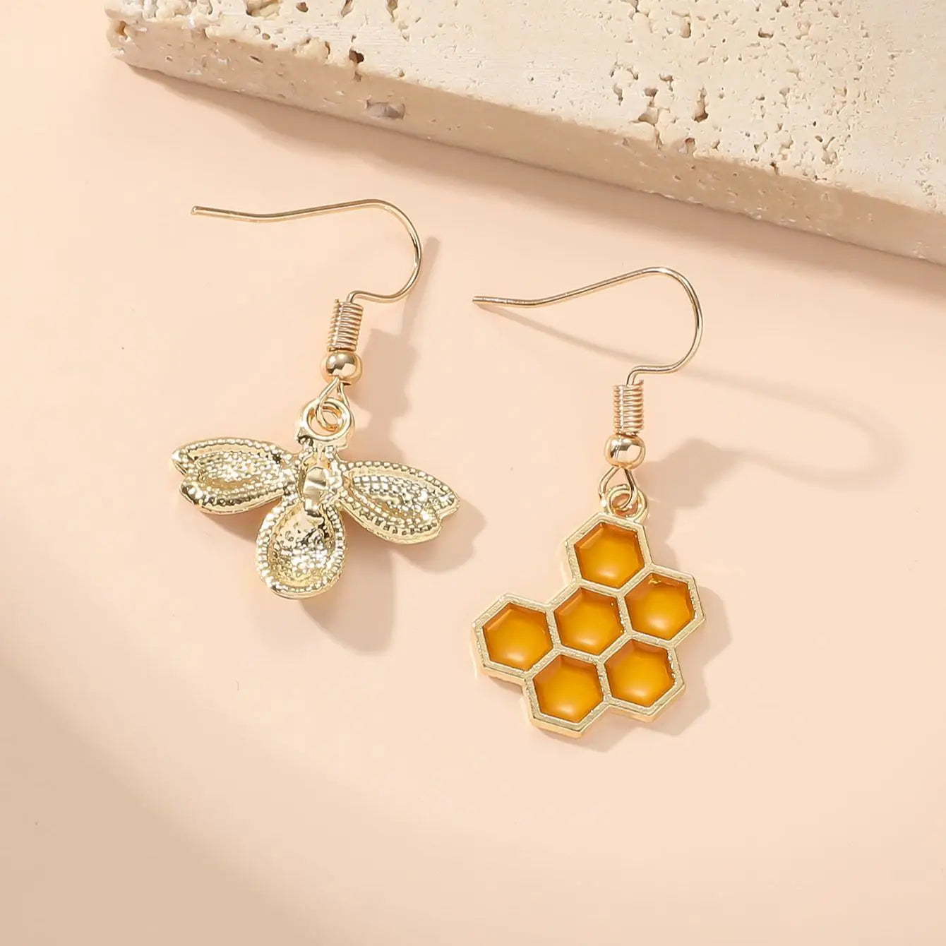 2 Pieces Insect Yellow Bee Earrings Women Simple Fashion Casual