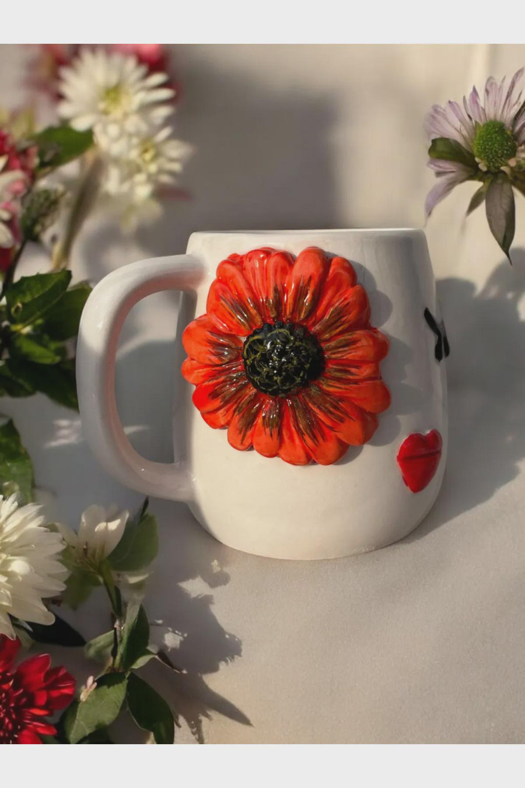 Set of 2 Embossed Flower Face Mugs 400ml for Unique Coffee Experience