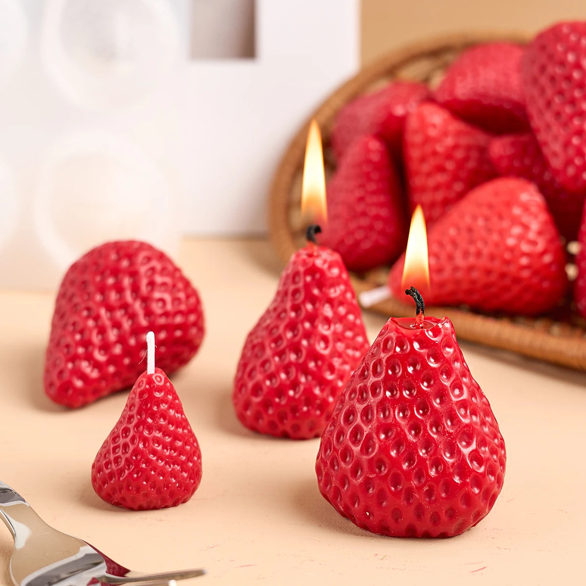 3D Strawberry Aromatherapy Candle Silicone Mold For DIY Handmade Romantic Scented Valentines Day Gift And Home Decor